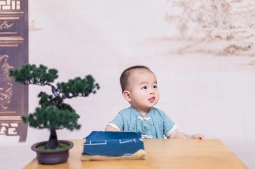 安庆宝宝眼睛突然肿了